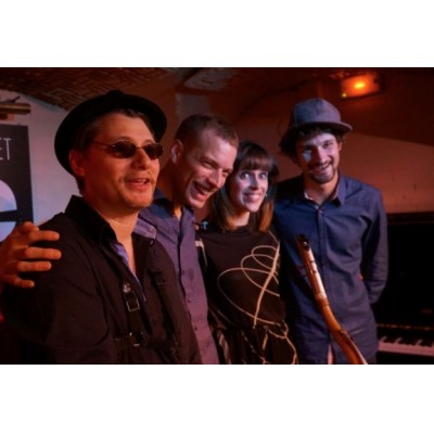 Andrews & Bilon Quartet
"Moody"