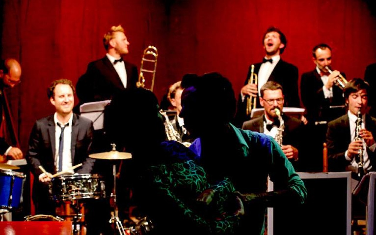 Umlaut Big Band - Le UMLAUT BIG BAND joue le jazz de répertoire des années 20-40 : celui du swing et de la fête !