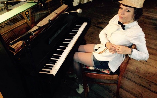 Olinka Mitroshina Solo (Blues, Original Songs) - Piano / Voix - Photo : Jelena Glazova
