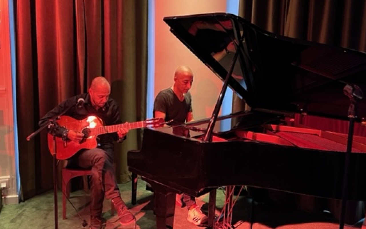 Lazhar Zennou Au Melville - Chant, guitard et piano arabo-andalou - Photo : @lemelville_paris