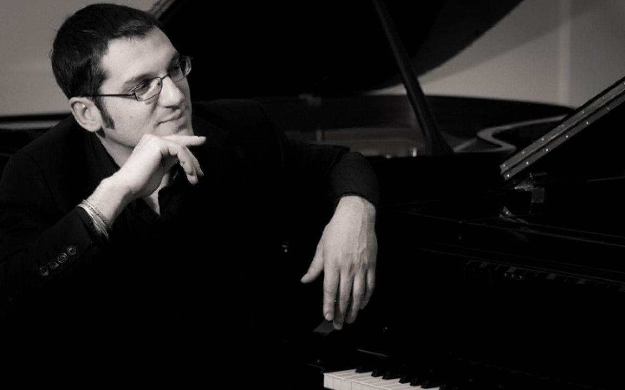 Pianoretivo 16 Mai 2023 - Nous vous invitons à découvrir le pianiste Roberto Tarenzi en live au bar du Tsuba à partir de 19h.